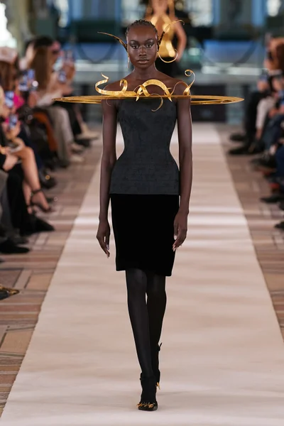 Look 18